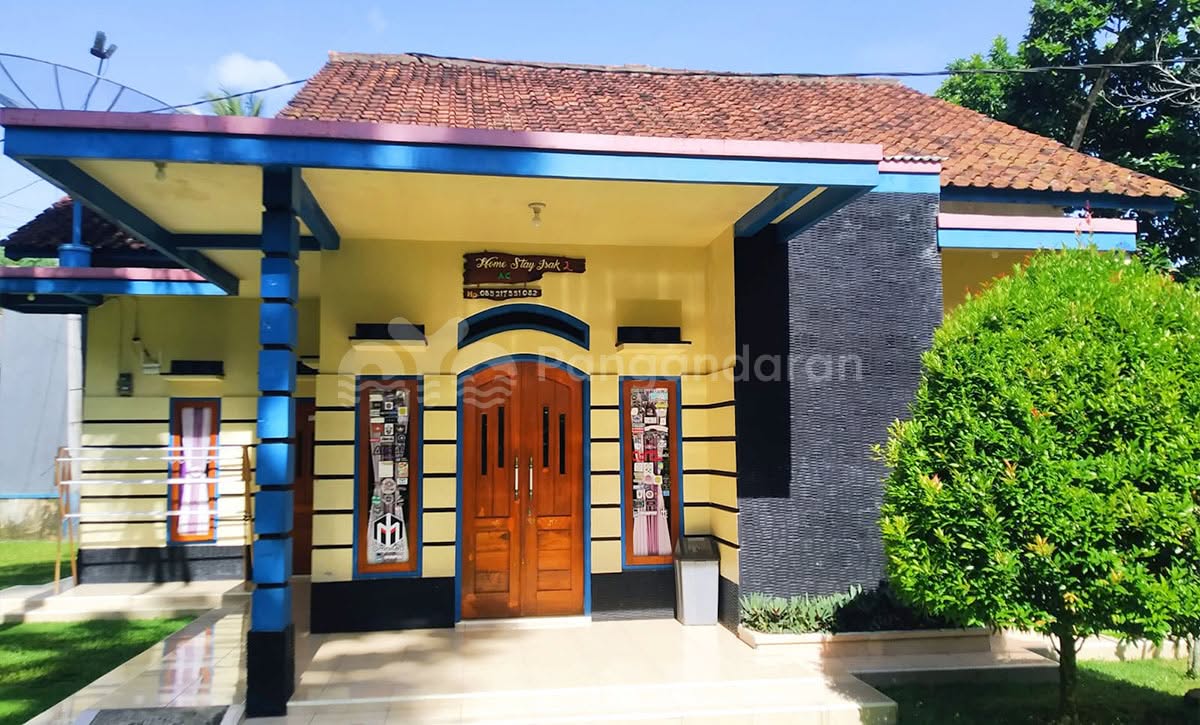 Homestay di Batukaras 4 Kamar Tidur AC Kapasitas Hingga 23 Orang